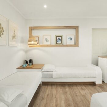 IOL_ StandardRoom_Sofa Beds